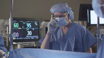 Conexi&oacute;n de la atenci&oacute;n en el hospital y m&aacute;s all&aacute;