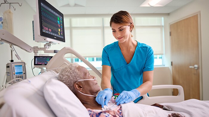 Reducir las diferencias en la atención sanitaria: tres conclusiones clave del Future Health Index 2024